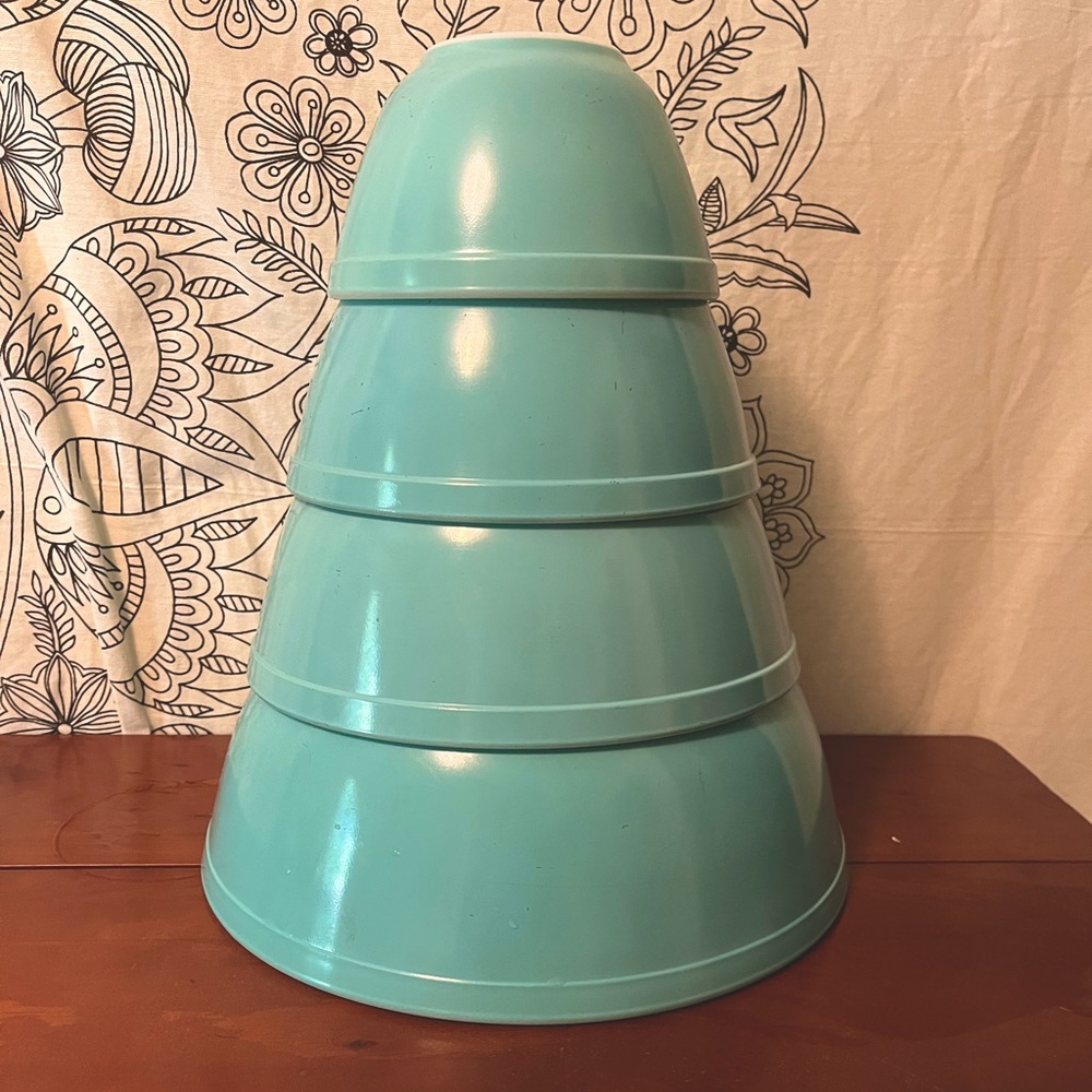 Vintage Pyrex Robin Egg Blue Set of 4 Mixing Bowls